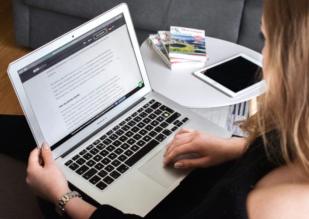 How We Read on Digital Screens vs. Physical Material, Agency Media